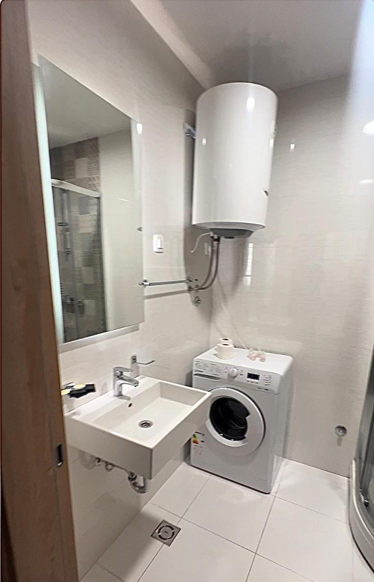 White Homes 16 - Master Quart - Hizvo