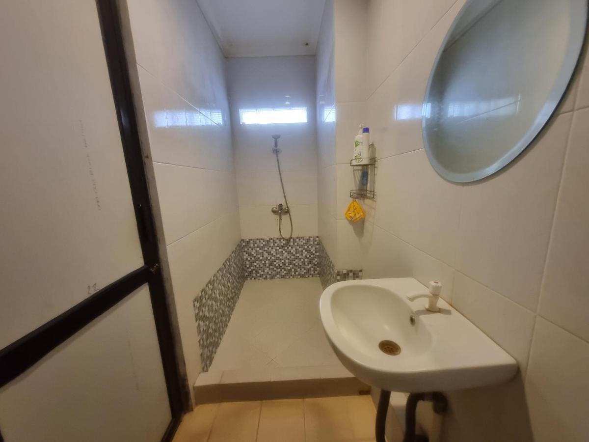Lucky Guest House Wahid Hasyim - Housity