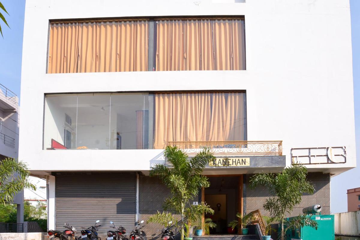 Collection O Sayhallo Kanchan - Housity