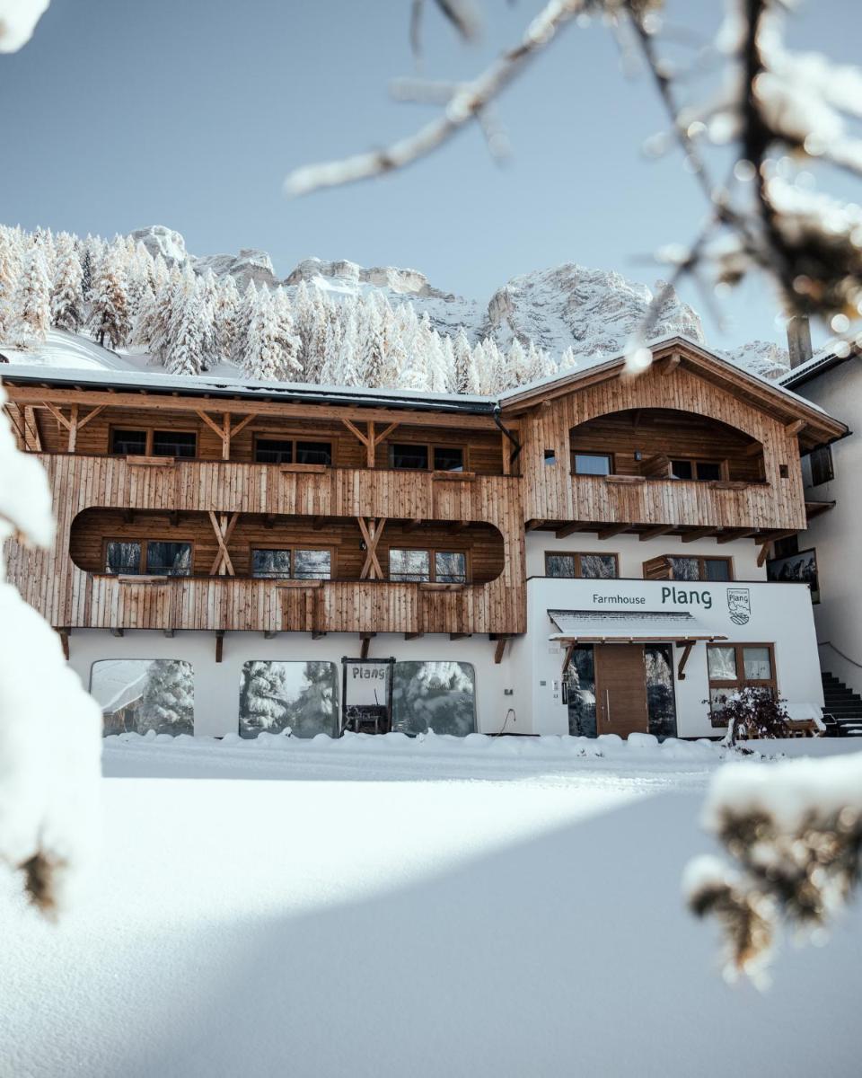 Plang Farmhouse - Housity