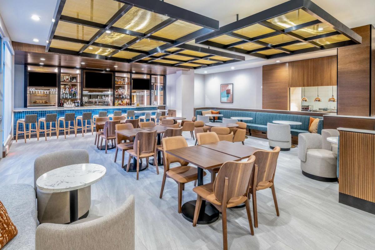 Hilton Garden Inn Albuquerque Uptown - Housity