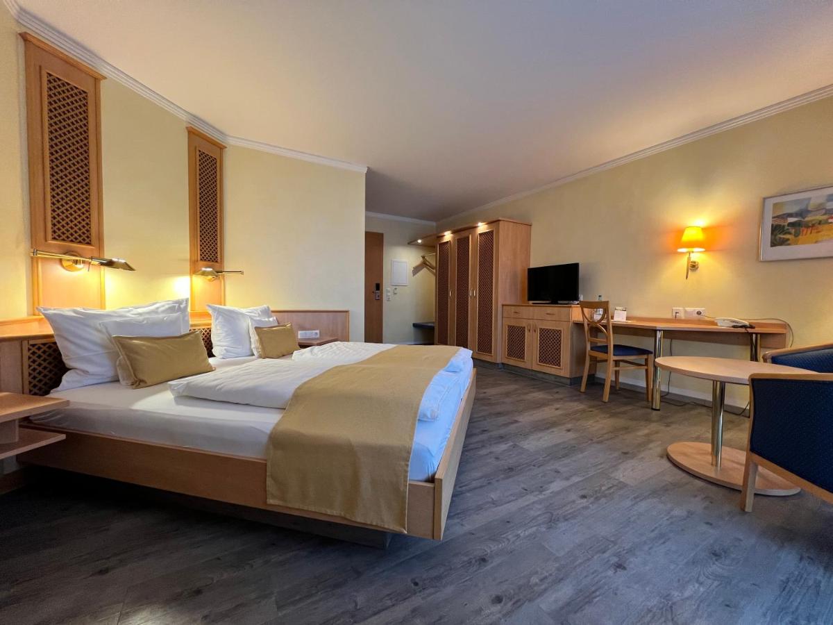 PANORAMA Hotel Heimbuchenthal - Housity