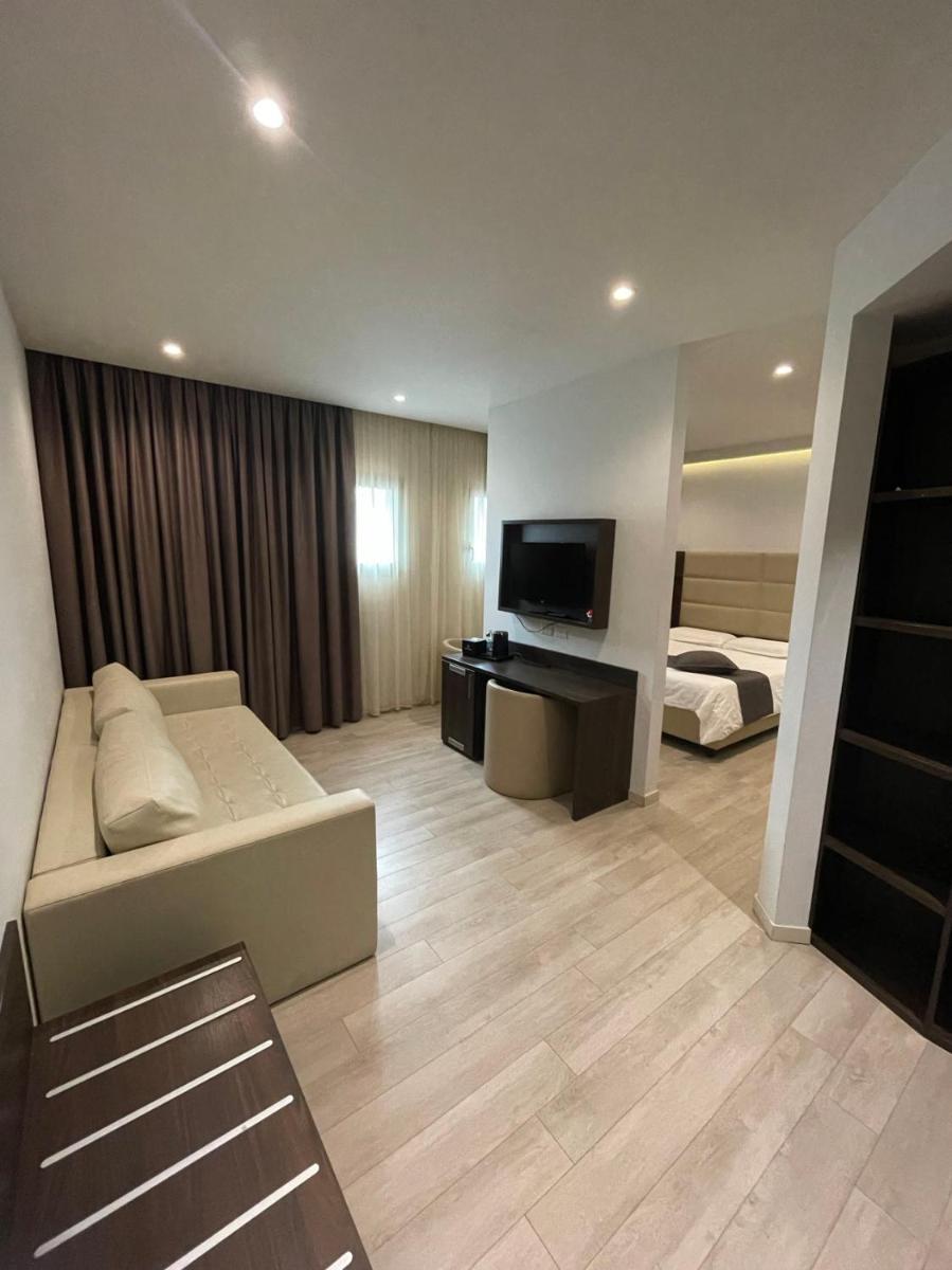 HotelLuxuryPrato - Housity