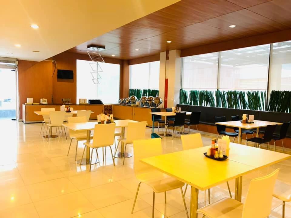 Asawann Hotel Nongkhai - Housity