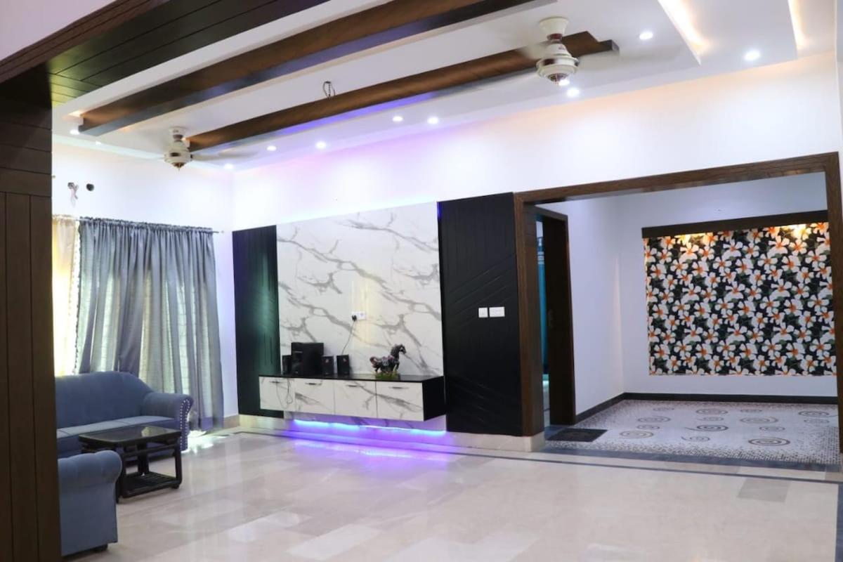 Luxury Home in Faisalabad - Housity
