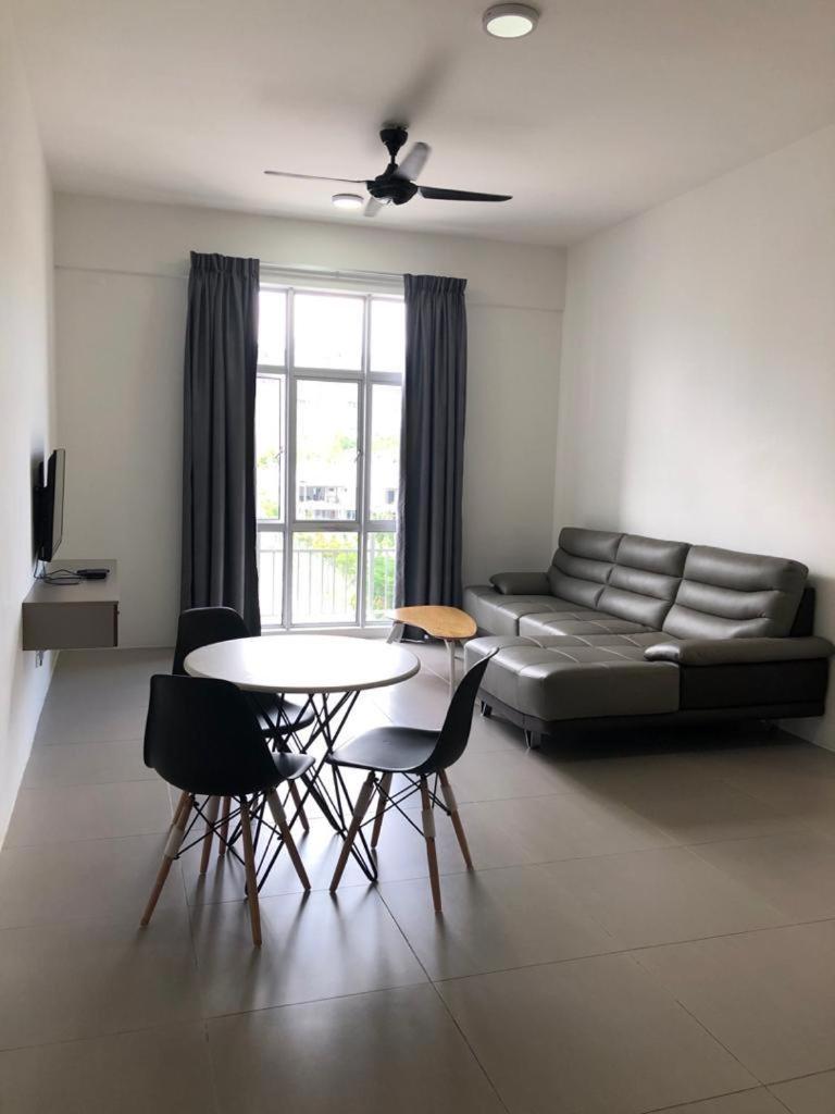 Barrington Square 1 Room Apt @ Pasar Malam - Housity