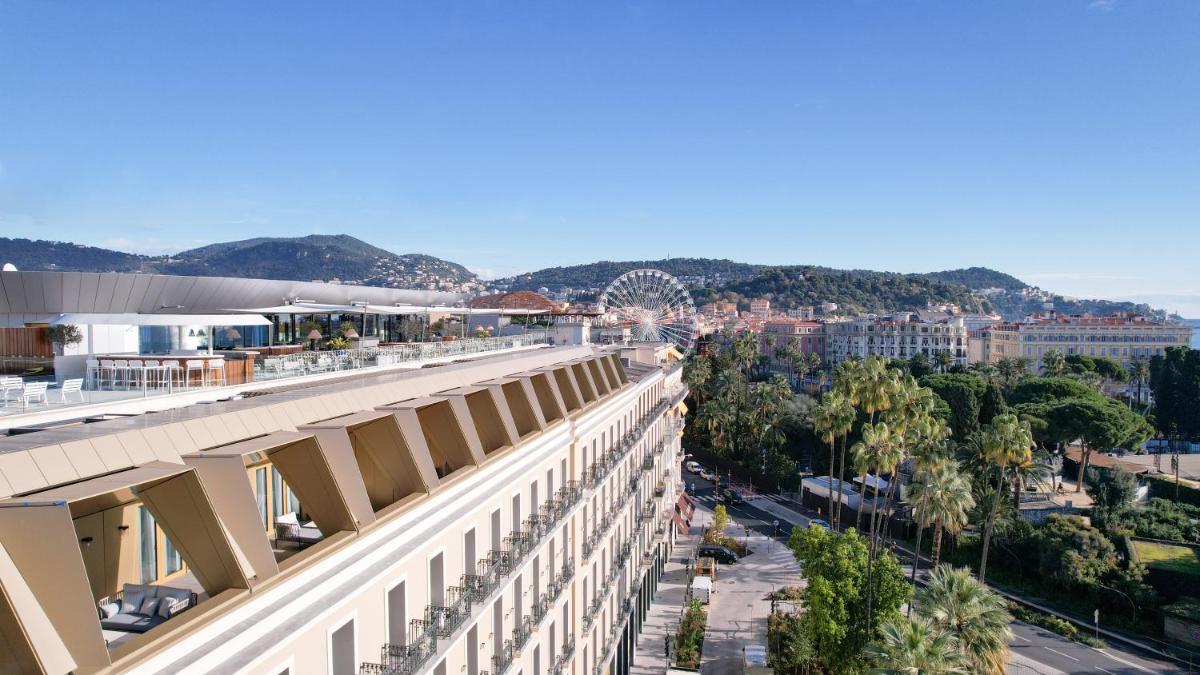 - une vue depuis le haut d'un bâtiment dans l'établissement Maison Albar - Le Victoria, à Nice