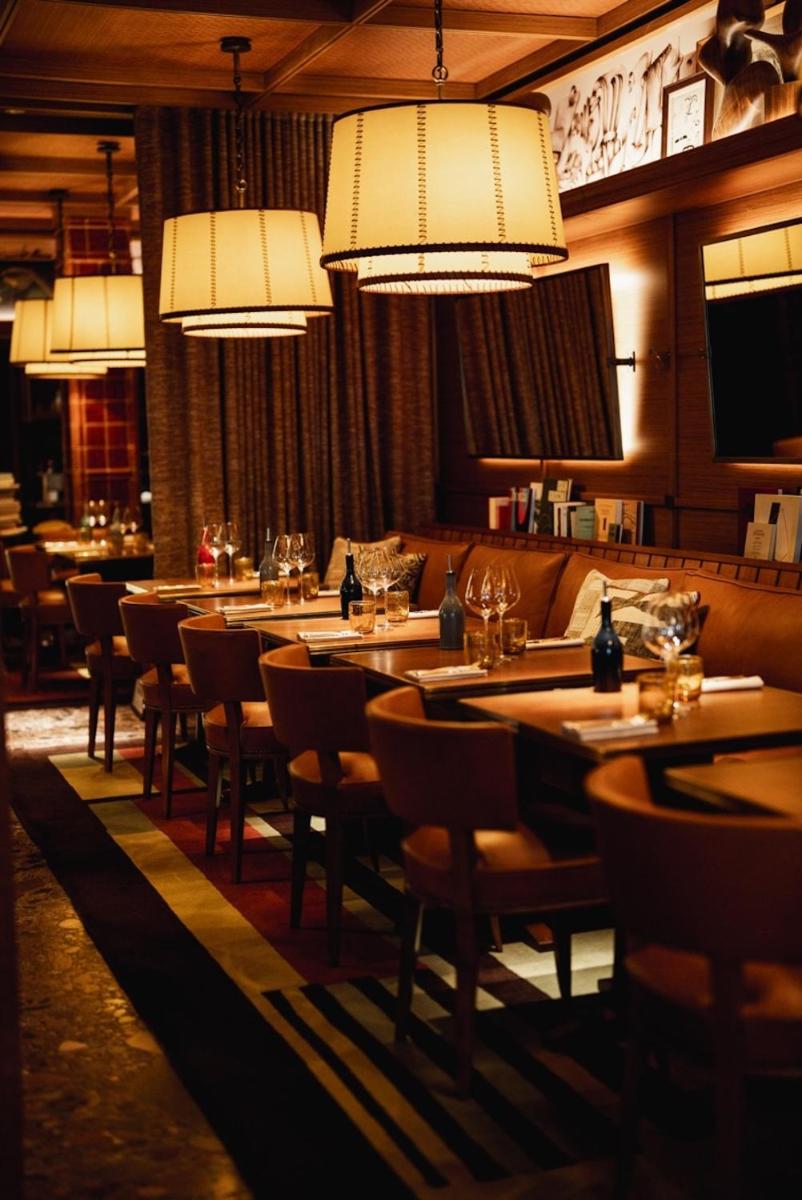 Un restaurante o sitio para comer en Brach Madrid - Evok Collection