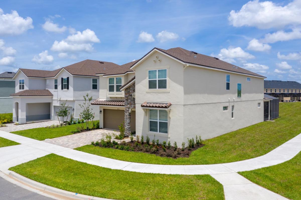Solara Resort Home with Private Pool, Close to Disney and Major Attractions - Housity