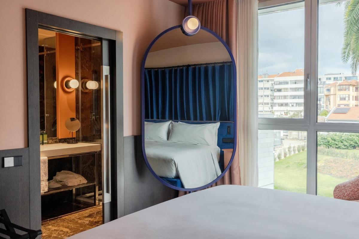 Uma cama ou camas num quarto em Cenica Porto Hotel, Curio Collection By Hilton