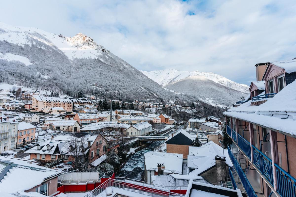 Vue générale sur la montagne ou vue sur la montagne depuis l'appart'hôtel