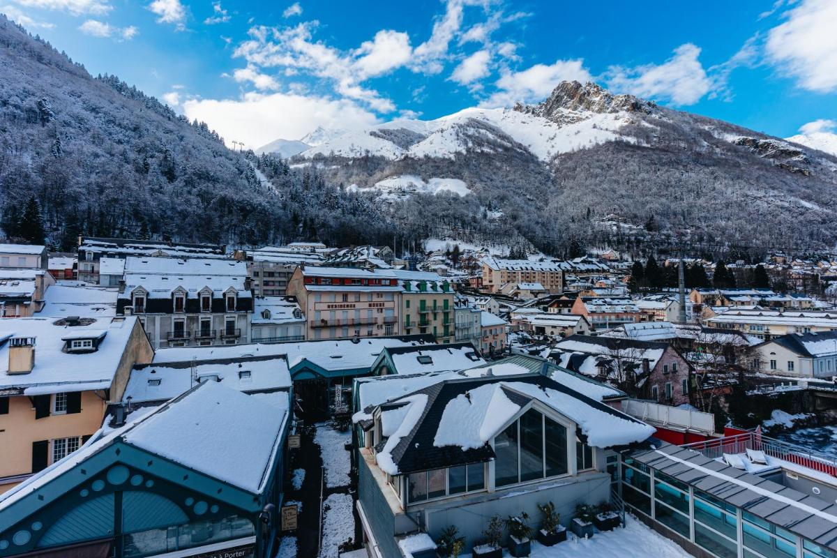Vue générale sur la montagne ou vue sur la montagne depuis l'appart'hôtel