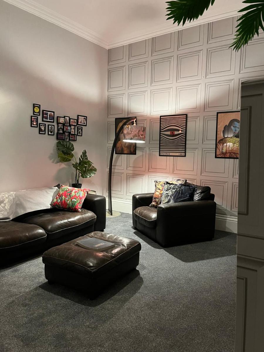 Large Mach Apartment at Pen Y Coed Hall - Housity