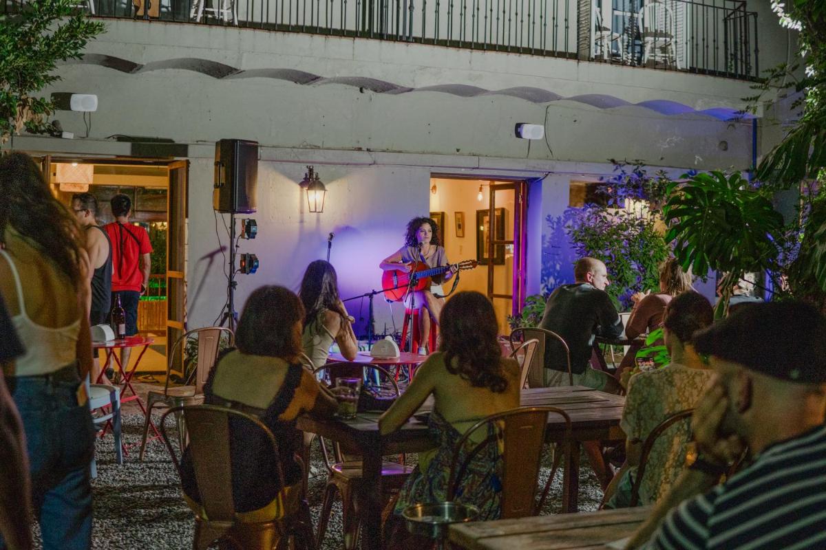 Viajero Colonia Hostel - Housity