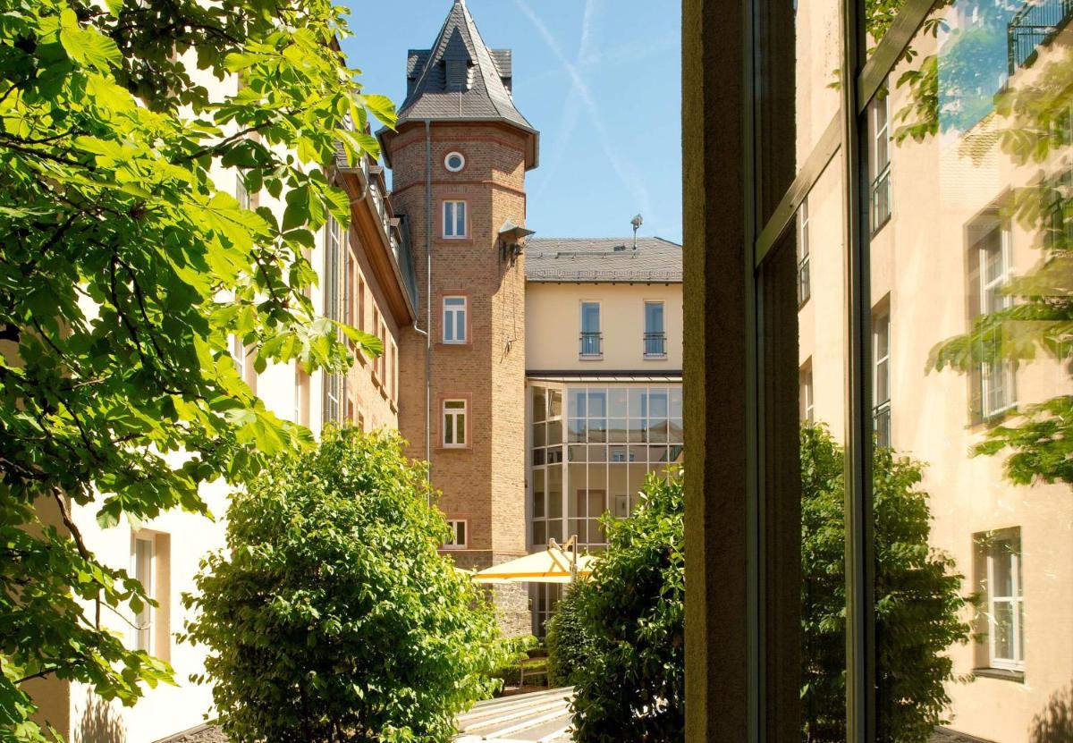 Best Western Premier Hotel Villa Stokkum - Housity