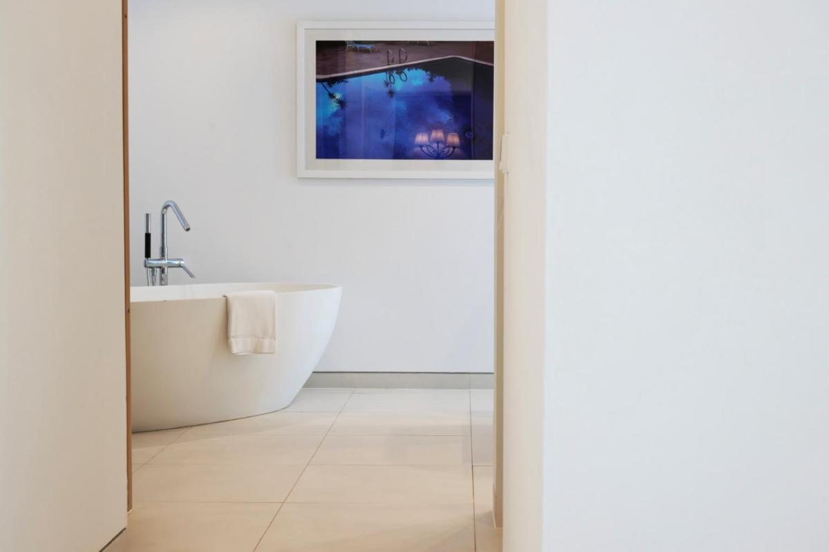 Un baño de The Donna Portals