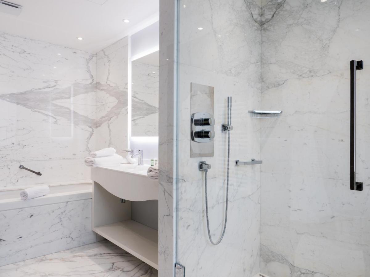 Salle de bains dans l'établissement Villa Genesis