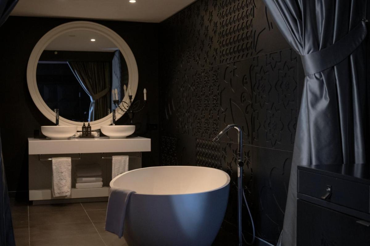 Un baño de The Donna Portals