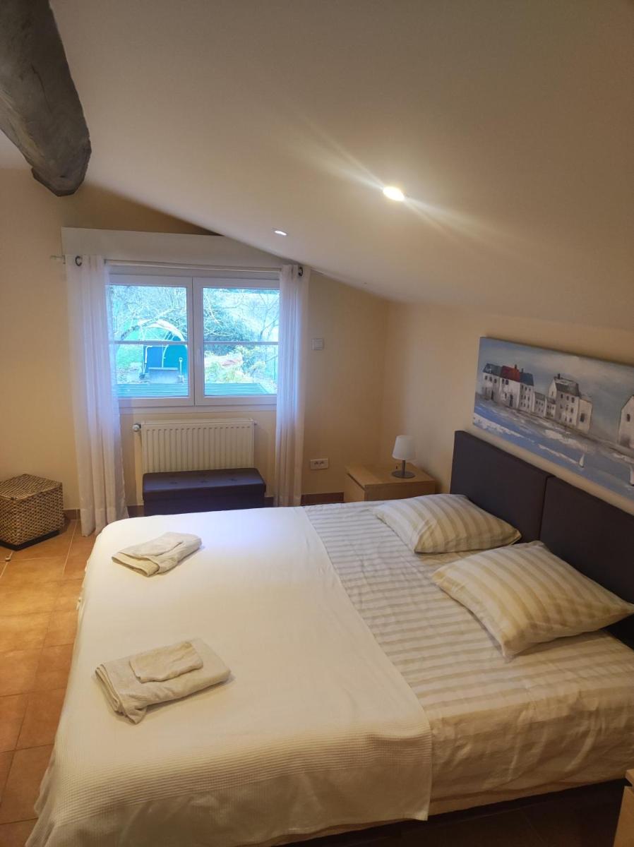 Douce France 82 - Housity