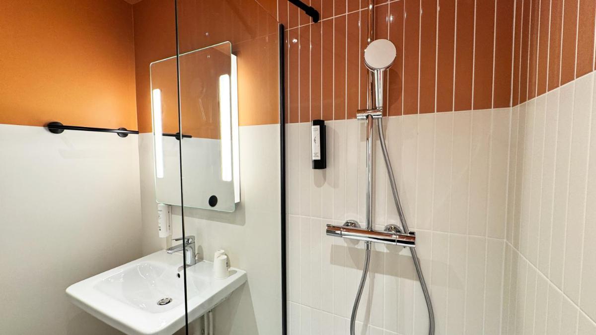 Salle de bains dans l'établissement Kyriad Prestige Compiègne Hotel & Spa
