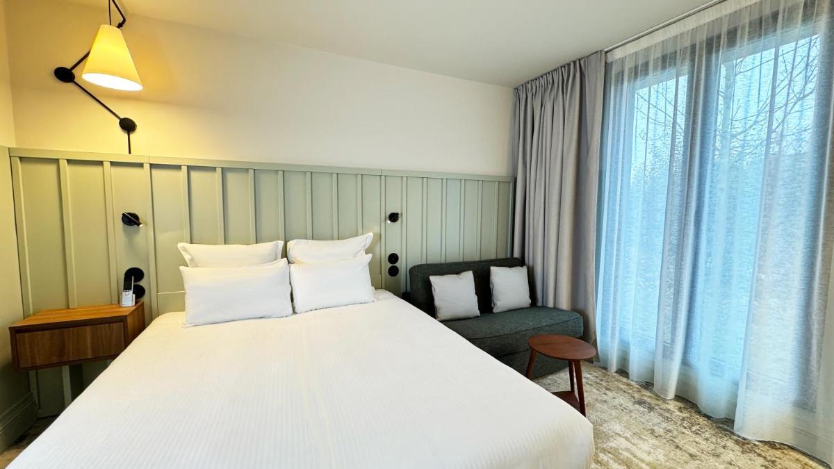 Un ou plusieurs lits dans un hébergement de l'établissement Kyriad Prestige Compiègne Hotel & Spa