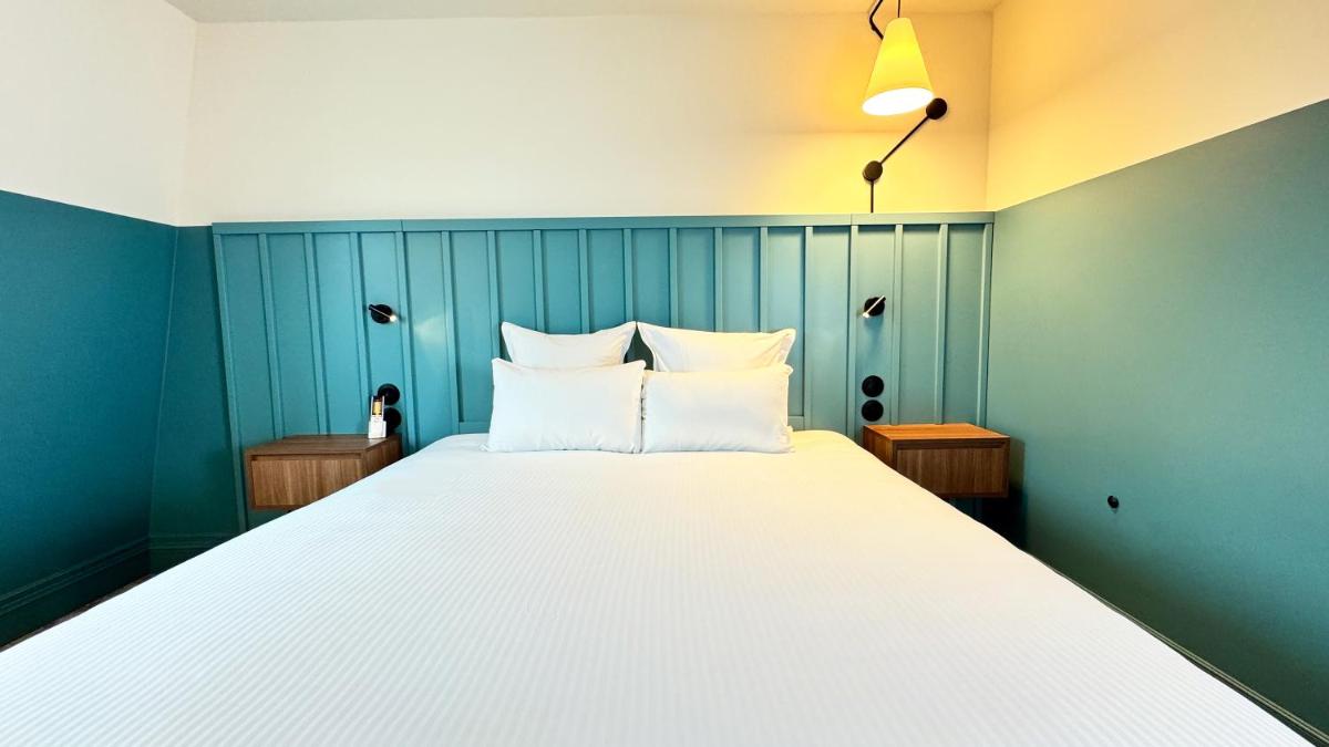 Un ou plusieurs lits dans un hébergement de l'établissement Kyriad Prestige Compiègne Hotel & Spa