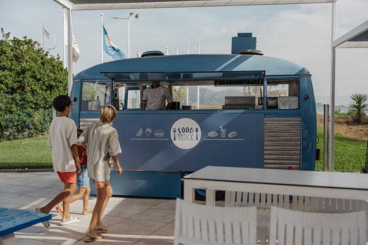 Clientes alojados en Iberostar Waves Playa de Muro