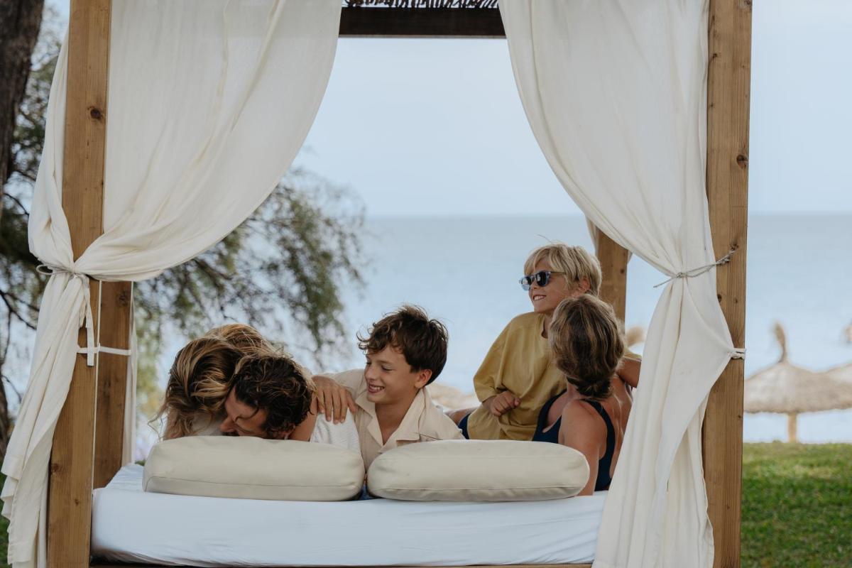 Clientes alojados en Iberostar Waves Playa de Muro