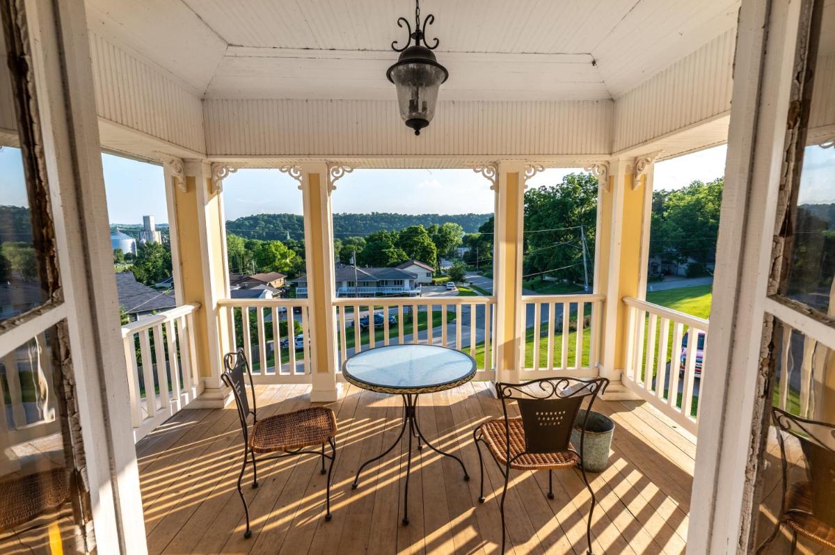 Elkader Jailhouse Inn - Housity