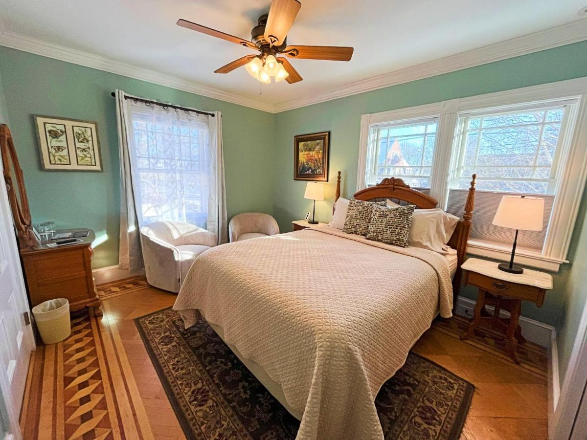Saltair Inn Waterfront B&B - Housity