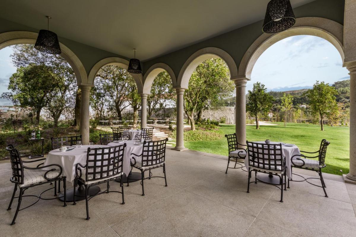 Um jardim no exterior de Amoure Hotel - The Leading Hotels of the World