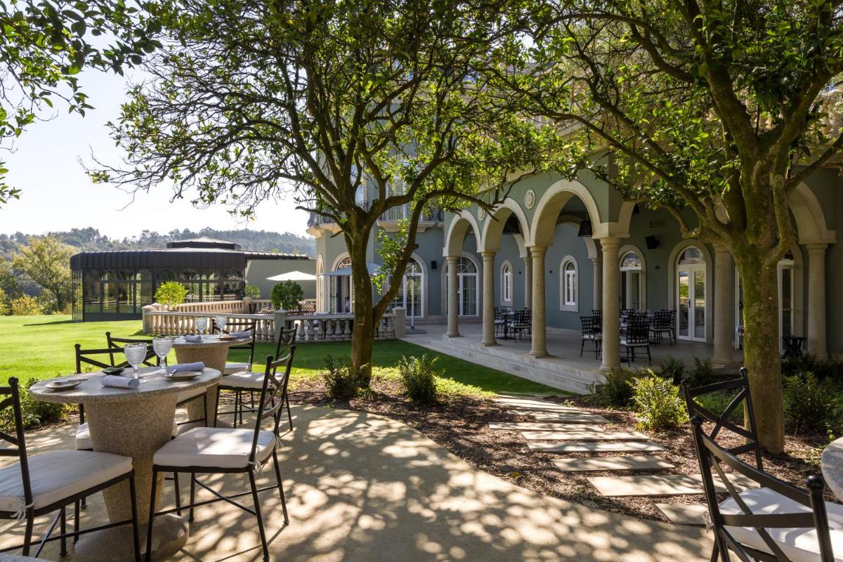 Um jardim no exterior de Amoure Hotel - The Leading Hotels of the World