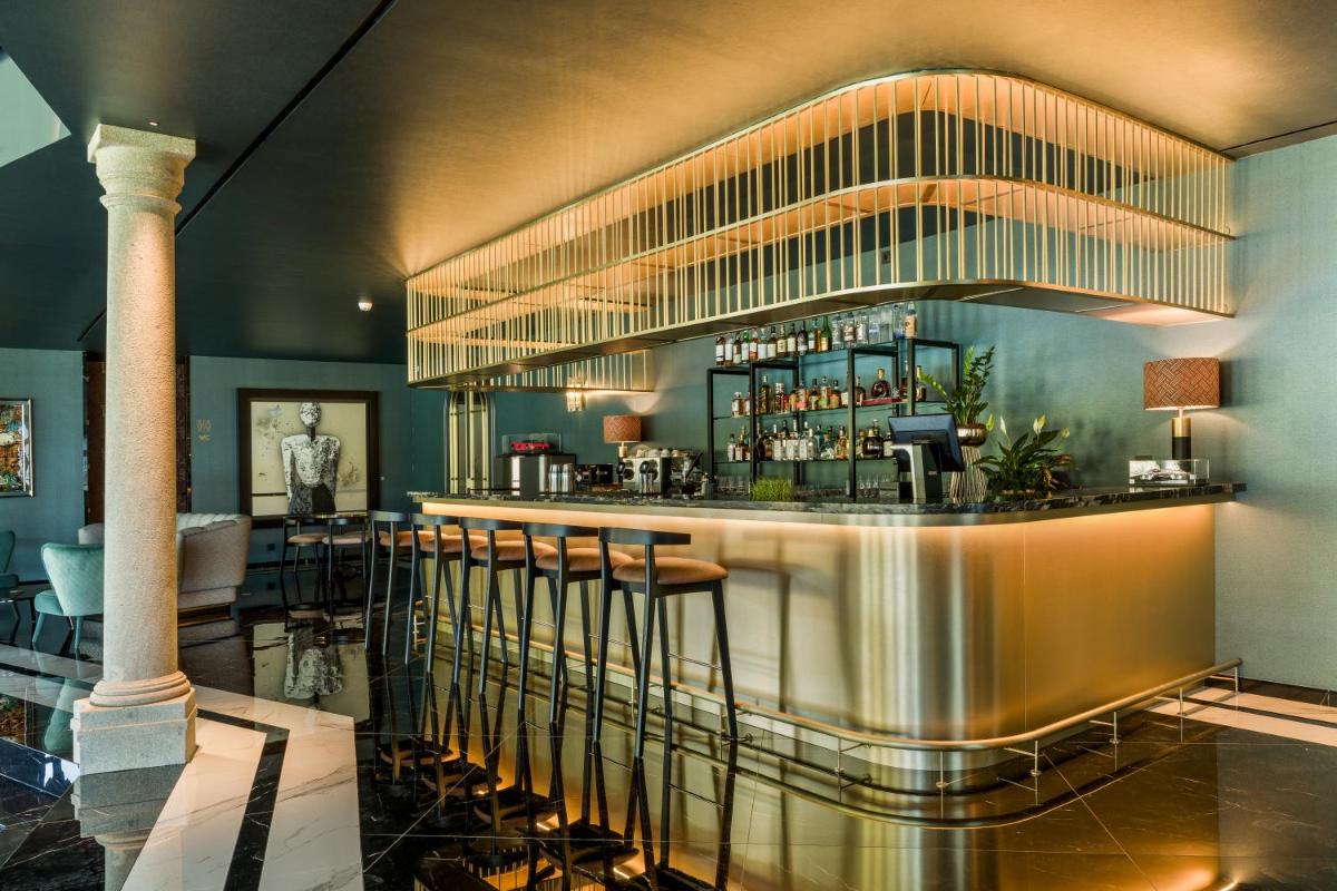 A área de bar ou lounge em Amoure Hotel - The Leading Hotels of the World