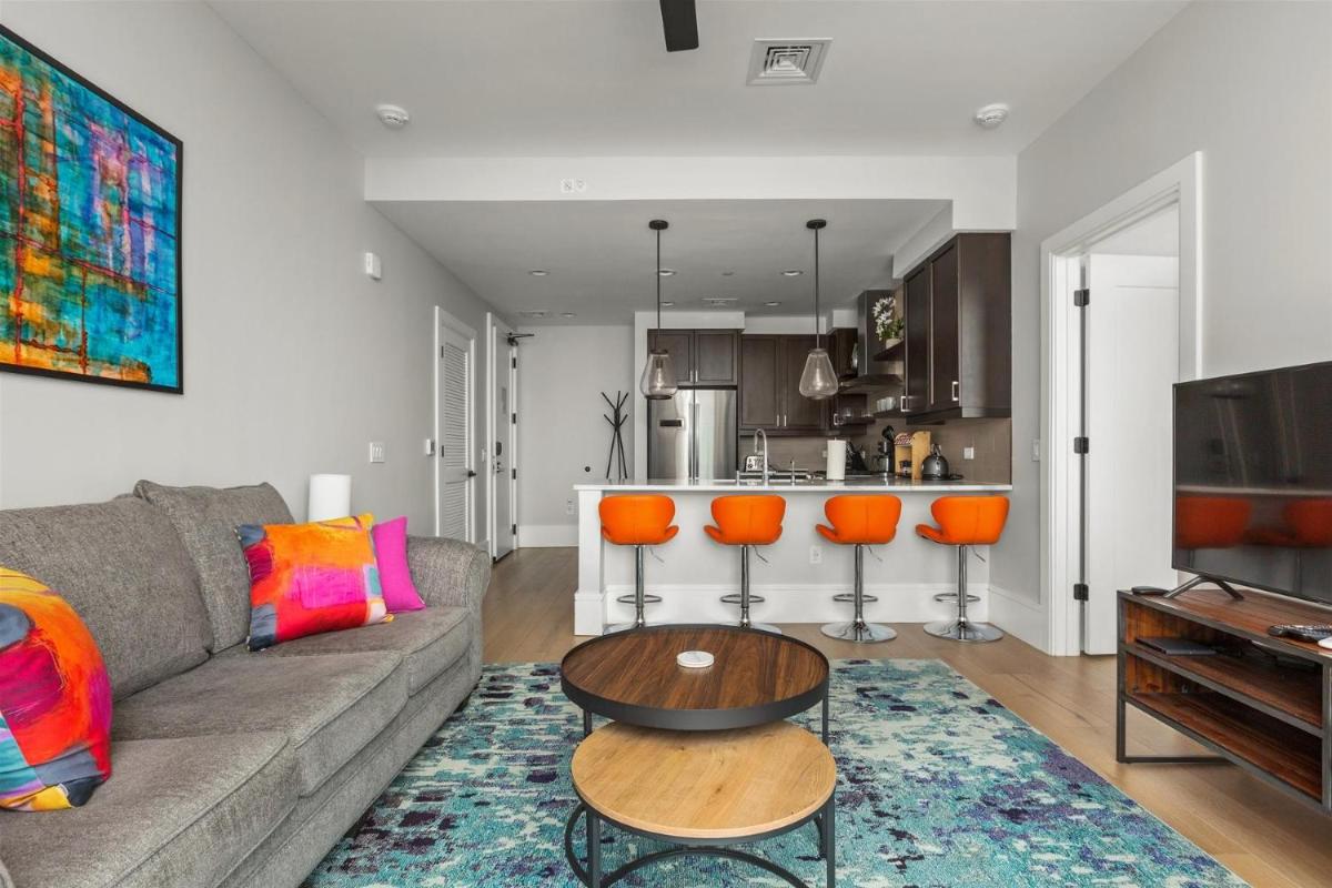 'Mountain Day Dream' A Luxury Downtown Condo with Mountain Views at Arras Vacation Rentals - Housity
