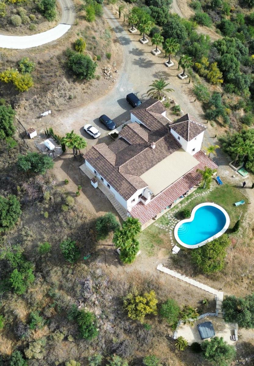 Mansion 7 bedrooms 6 bathrooms private pool heated in cold months and privacy of 5 ha pure nature 'San Jacinto' - Housity