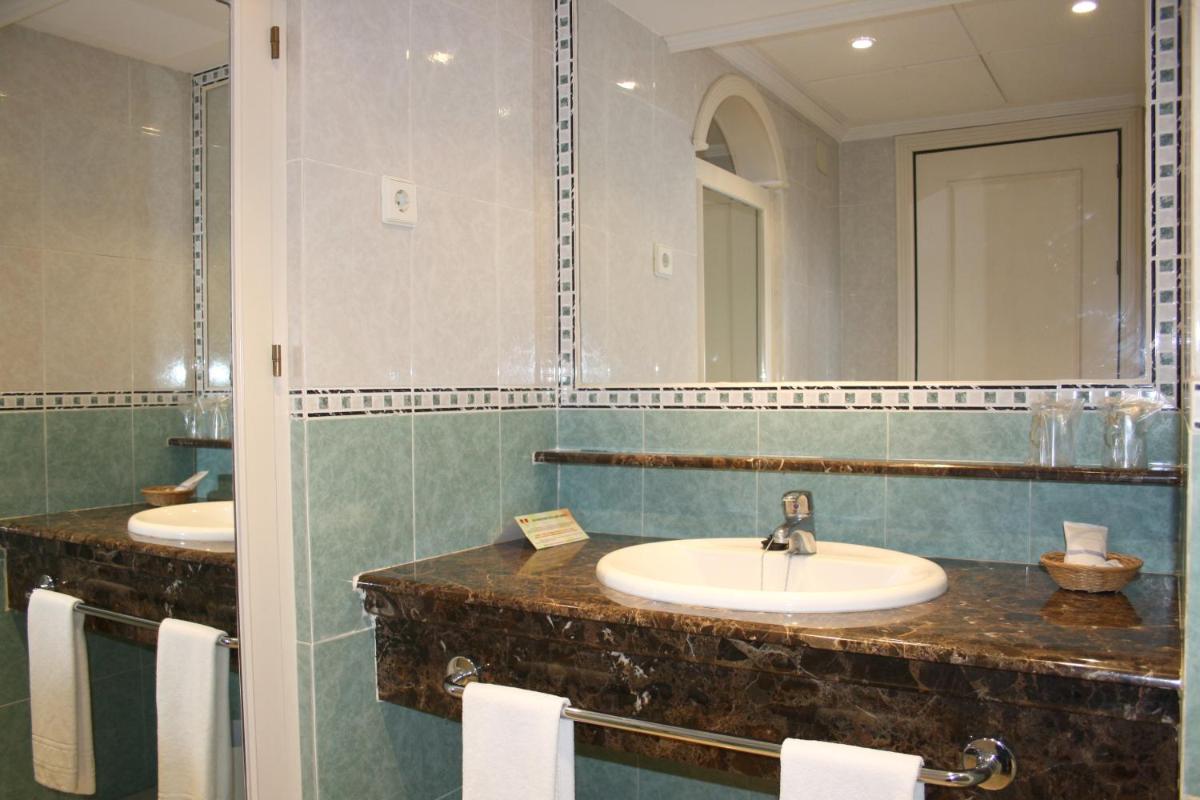 Hotel Cristina - Housity
