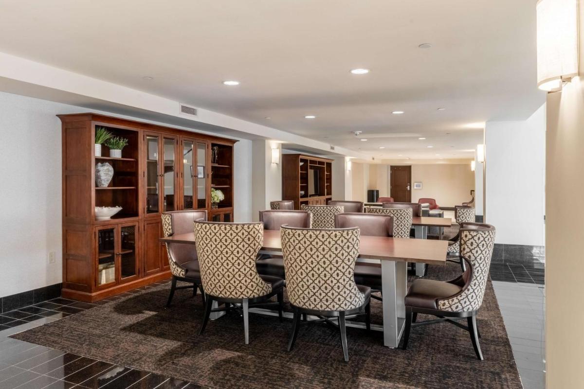 Drury Plaza Hotel Broadview Wichita - Housity