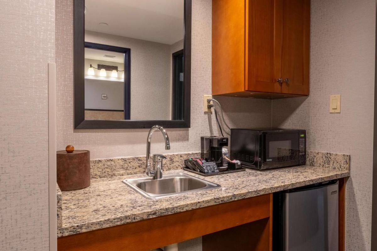 Drury Plaza Hotel Broadview Wichita - Housity