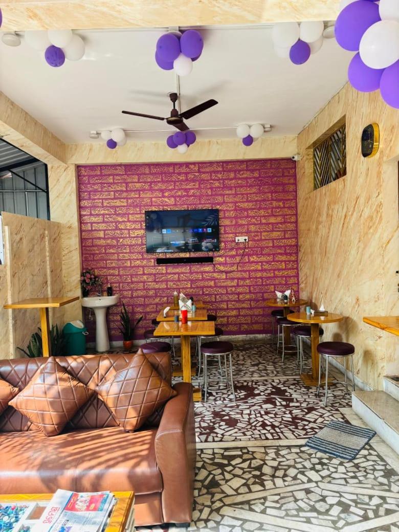 The Ginger Inn - Housity