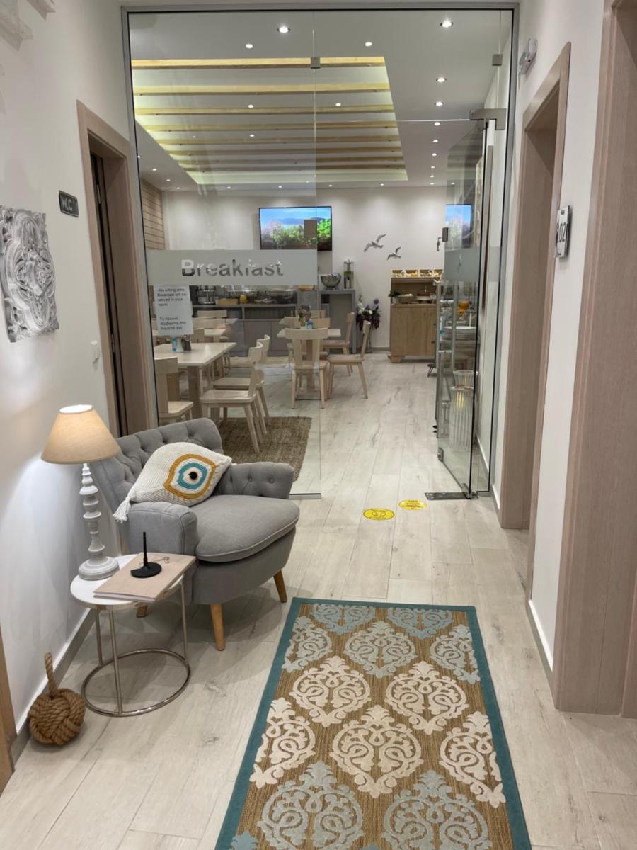 Deluxe Dina - Housity