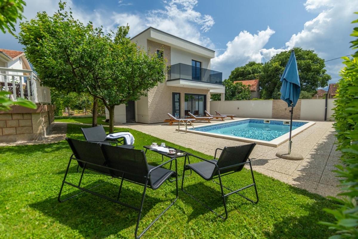 Holiday home Maja with private pool - Housity