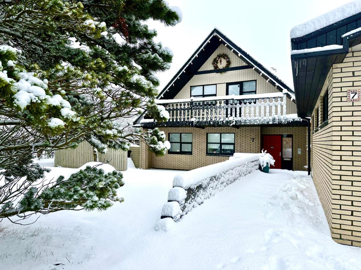 Luxurious House with hot & cold tub - Housity