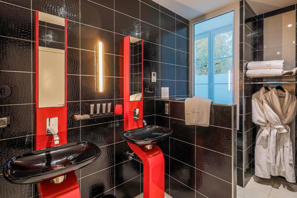Salle de bains dans l'établissement Château de Maraval