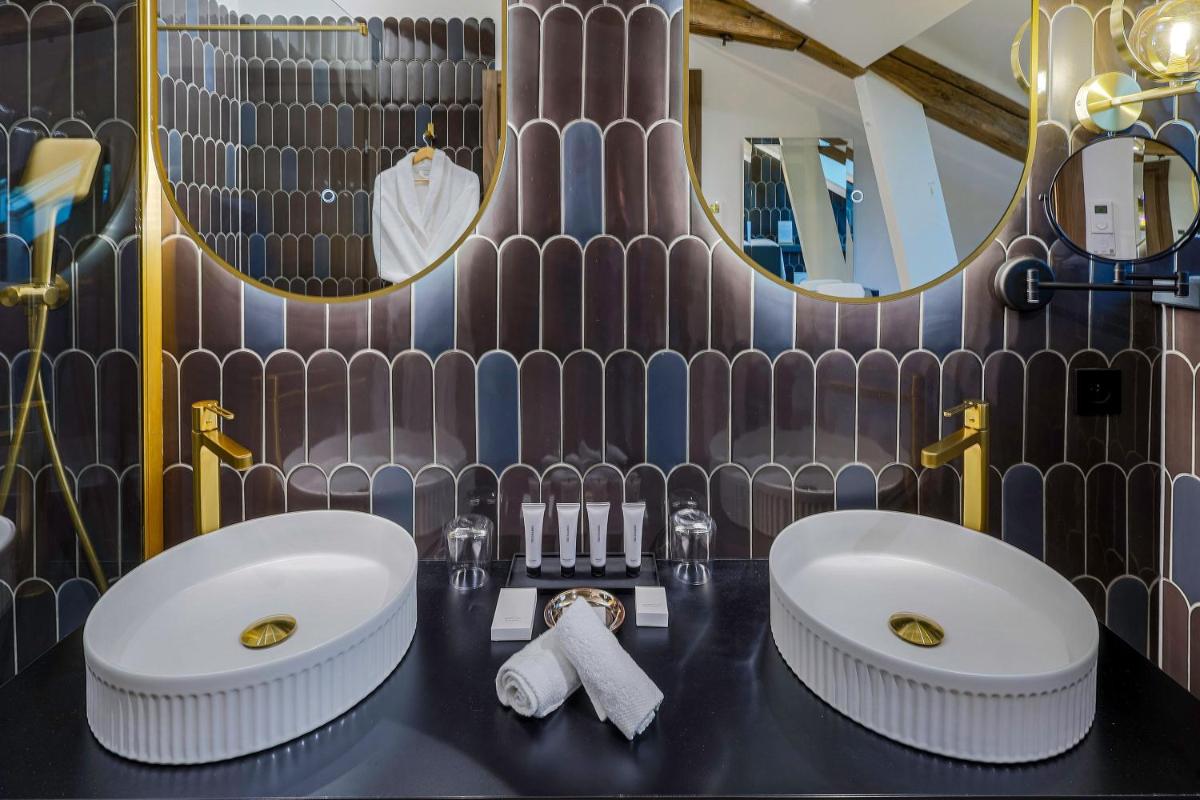 Salle de bains dans l'établissement Château de Maraval