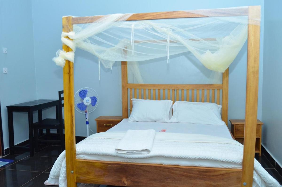 Kamfart Safari Lodge - Hizvo