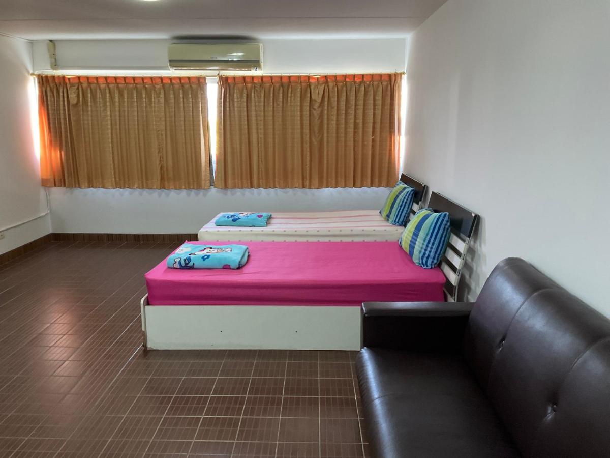 Muangthong T1-T12 near Impact Forum - Housity