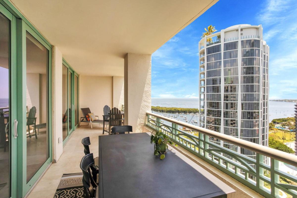 Ritz Carlton Coconut Grove Luxury 2 BR Apt apts - Housity