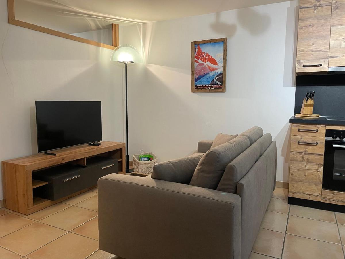 Haut de Cry - Housity