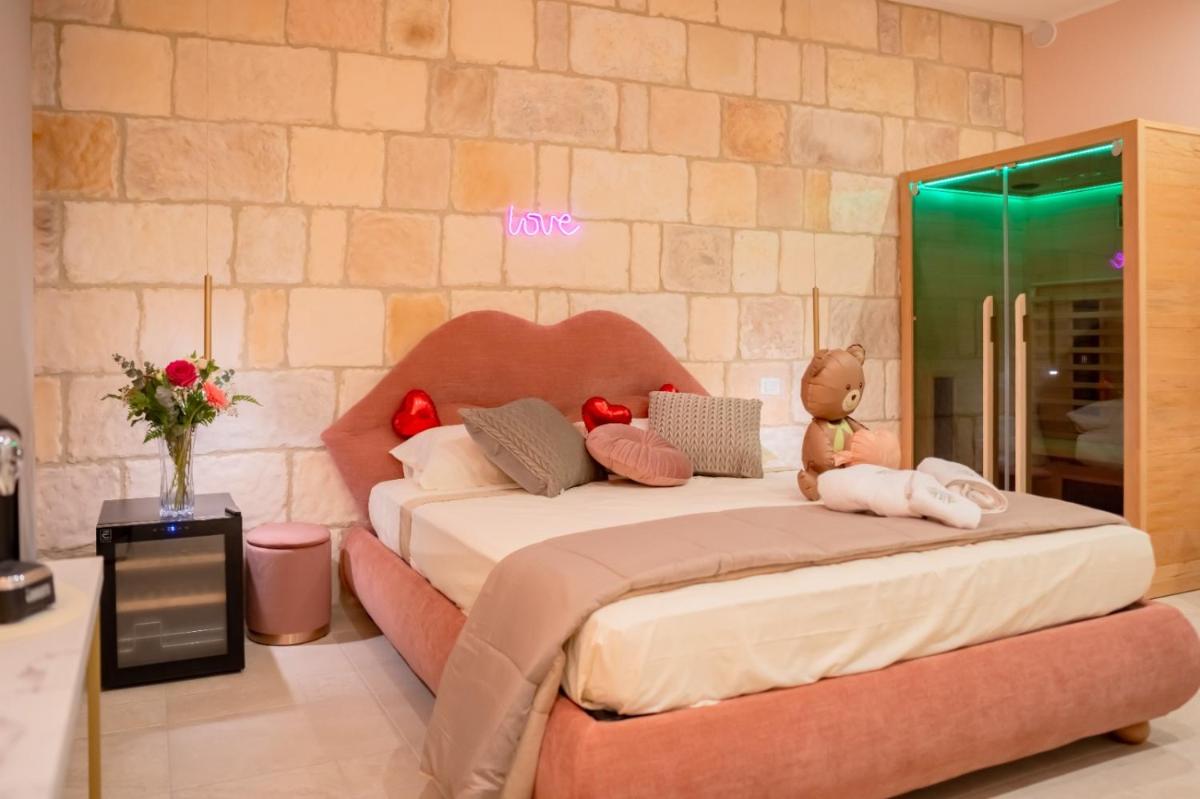 Roses Suite & Apartments - Housity