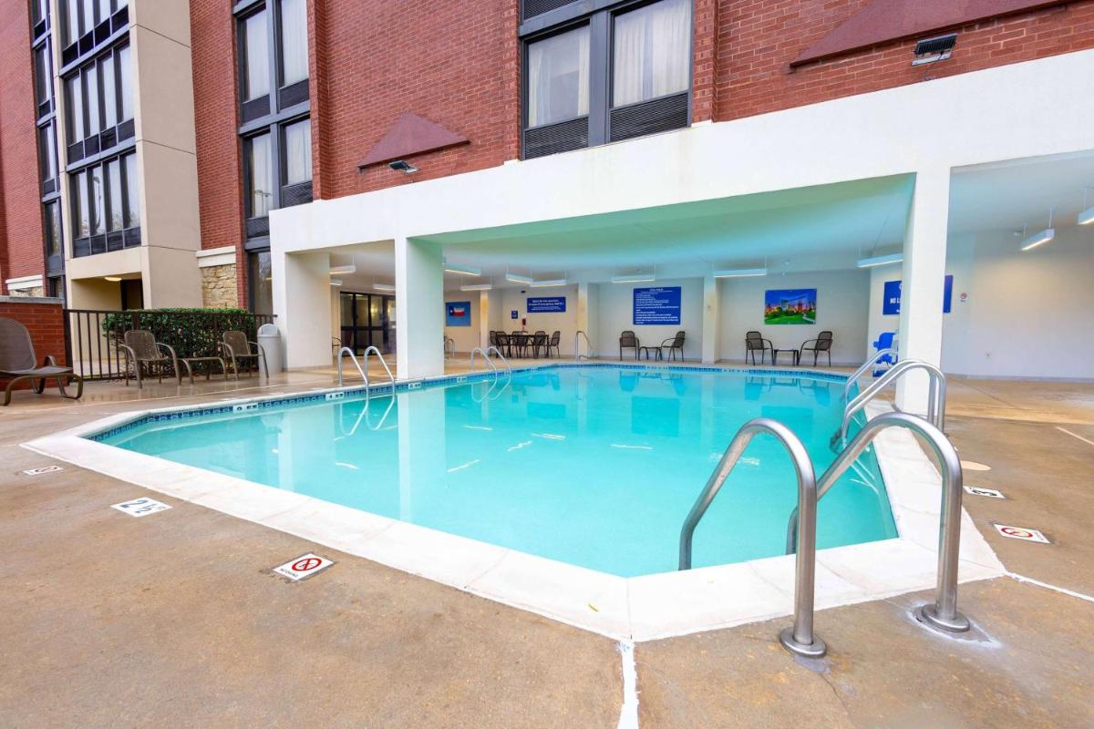 Heritage Inn & Suites The Woodlands, Trademark by Wyndham - Housity